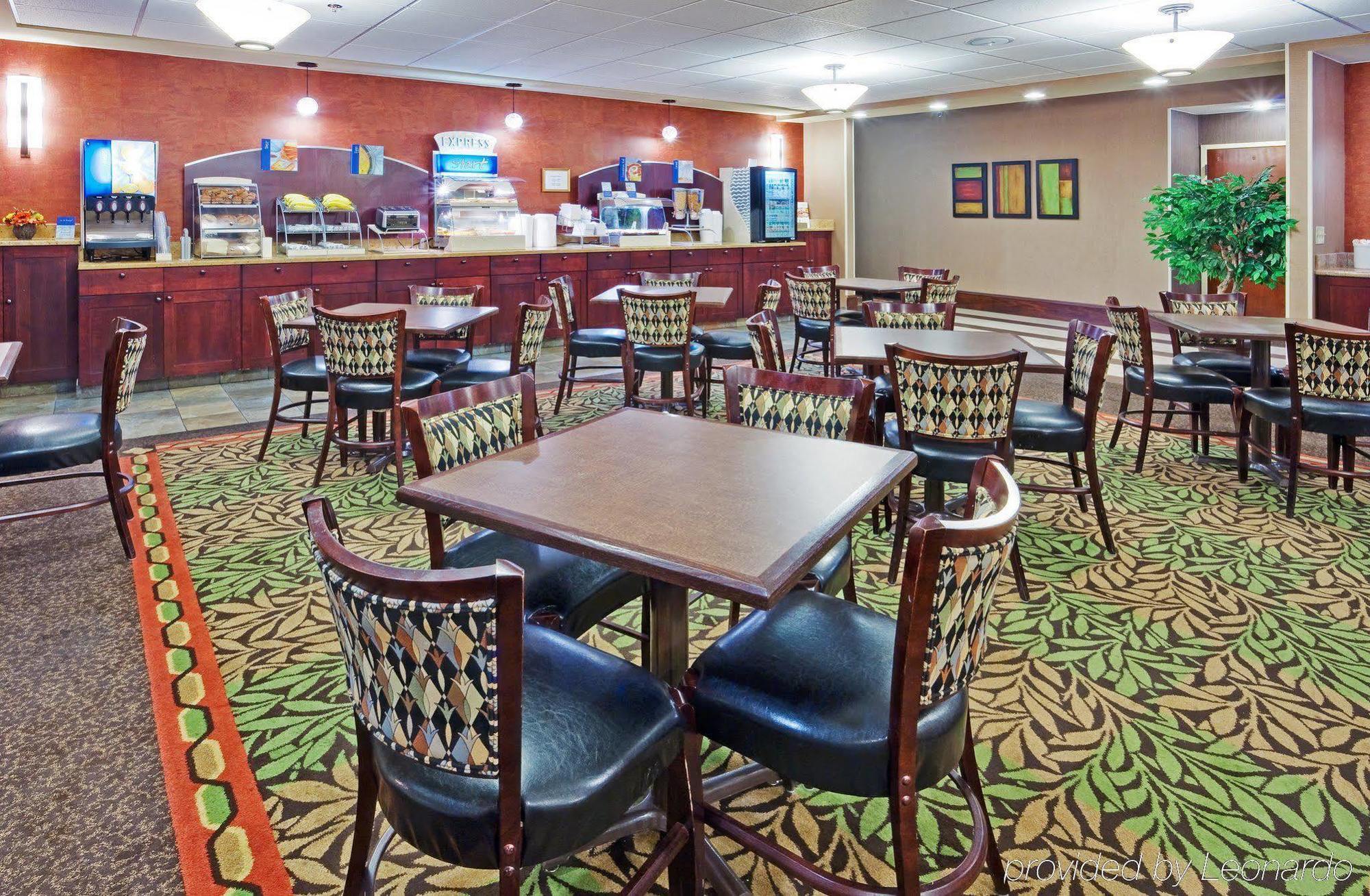 Holiday Inn Express Harrisburg East, An Ihg Hotel Экстерьер фото